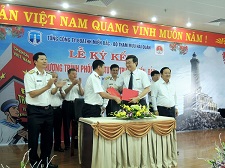 Tổng công ty Bảo đảm an toàn hàng hải Miền Bắc và Bộ tham mưu Hải quân ký kết chương trình phối hợp tuyên truyền biển, đảo.